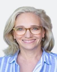 A person with glasses smiling

Description automatically generated